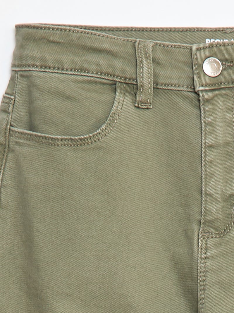 Pantalón de sarga con automáticos - Corte + cómodo Verde - Kiabi