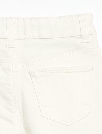 Pantalón de sarga con automáticos