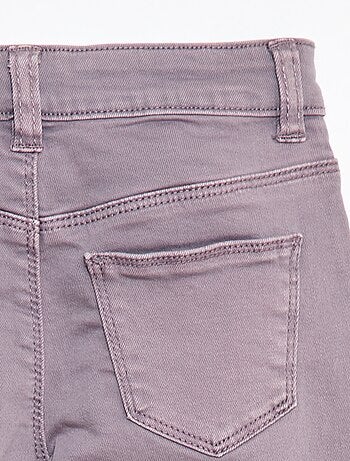 Pantalón de sarga con automáticos