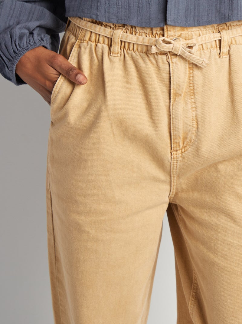 Pantalón de sarga con cinturón fino anudable beige - Kiabi