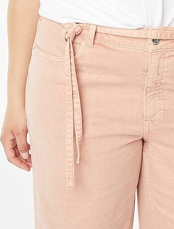 Pantalón de sarga con cinturón fino anudable