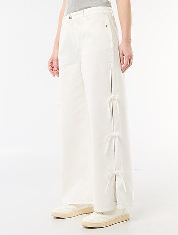 Pantalón de sarga con nudos en los laterales