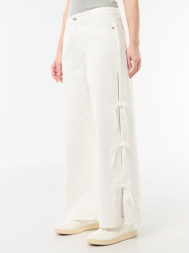 Pantalón de sarga con nudos en los laterales Blanco - Kiabi