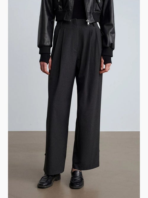 Pantalón de sastre de tiro alto con pinzas dilvin - Kiabi Pantalón de sastre de tiro alto con pinzas dilvin - Kiabi