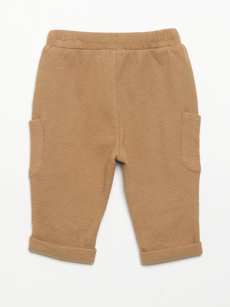 Pantalón de tejido gofrado con bolsillos laterales Beige - Kiabi