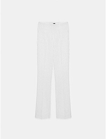 Pantalón de tiro alto a rayas con pinzas y pernera acampanada