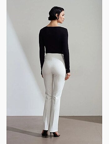 Pantalón de tiro alto a rayas con pinzas y pernera acampanada dilvin