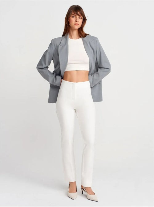 Pantalón de tiro alto acampanado con pinzas - Kiabi Pantalón de tiro alto acampanado con pinzas - Kiabi