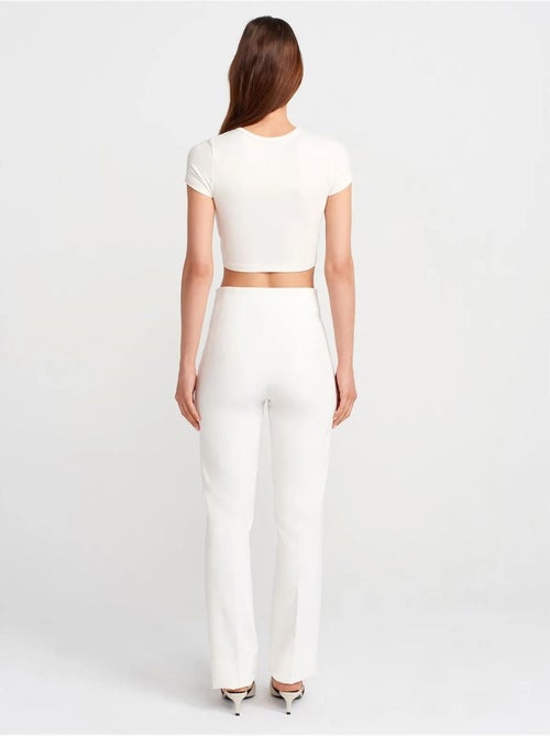 Pantalón de tiro alto acampanado con pinzas - Kiabi Pantalón de tiro alto acampanado con pinzas - Kiabi