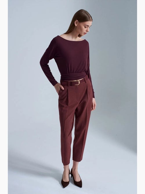 Pantalón de tiro alto con cinturón y pernera recta dilvin - Kiabi Pantalón de tiro alto con cinturón y pernera recta dilvin - Kiabi