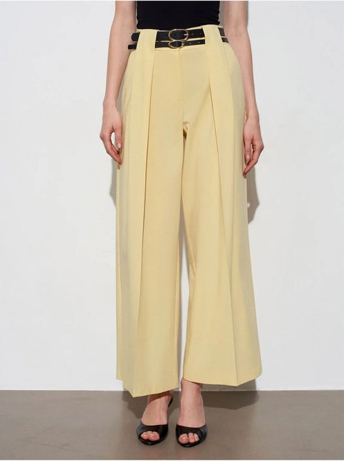 Pantalón de tiro alto, pernera ancha y con pinzas dilvin - Kiabi Pantalón de tiro alto, pernera ancha y con pinzas dilvin - Kiabi