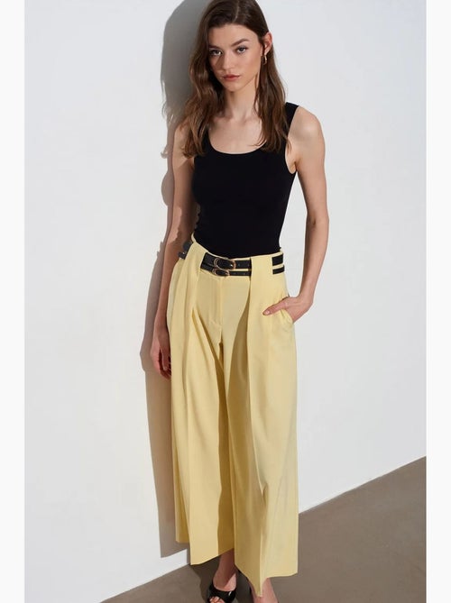 Pantalón de tiro alto, pernera ancha y con pinzas dilvin - Kiabi Pantalón de tiro alto, pernera ancha y con pinzas dilvin - Kiabi