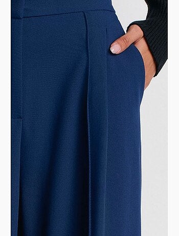 Pantalón de tiro alto, pernera ancha y con pinzas dilvin