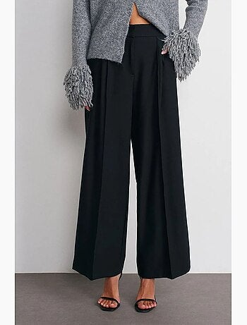 Pantalón de tiro alto, pernera ancha y con pinzas dilvin