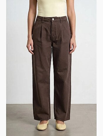 Pantalón de tiro medio de pernera ancha con pinzas dilvin