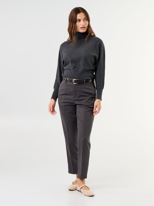 Pantalón de traje liso con 2 bolsillos - Kiabi Pantalón de traje liso con 2 bolsillos - Kiabi