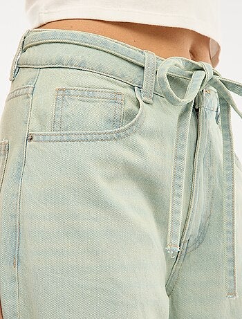 Pantalón denim con mini cinturón