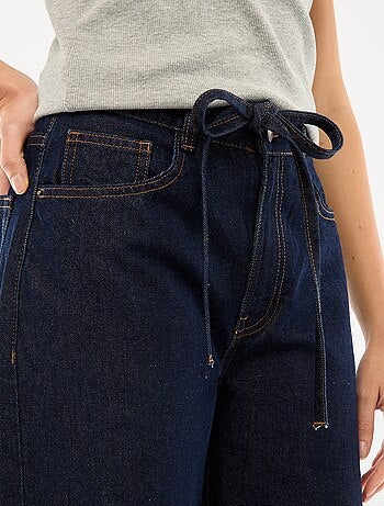Pantalón denim con mini cinturón