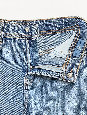 Pantalón denim mom fit con strass
