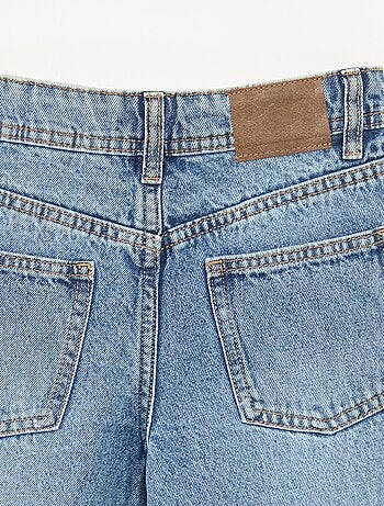 Pantalón denim mom fit con strass
