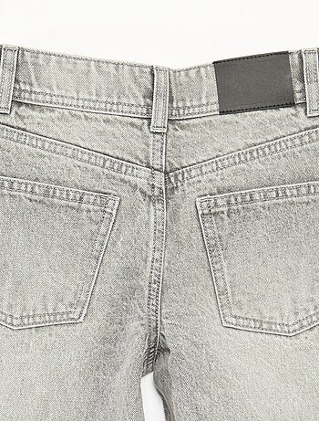 Pantalón denim mom fit con strass