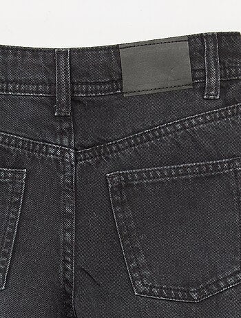 Pantalón denim mom fit con strass