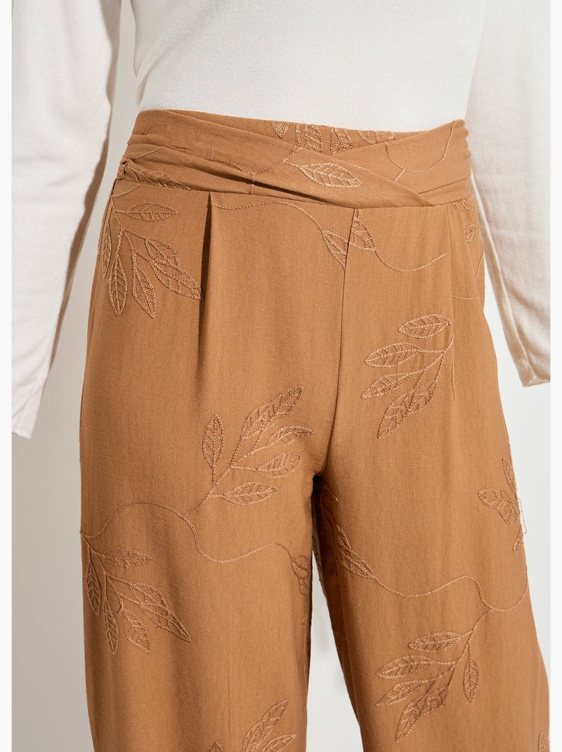 Pantalón elástico de pierna ancha con bordado de hojas - Afibel Camel - Kiabi