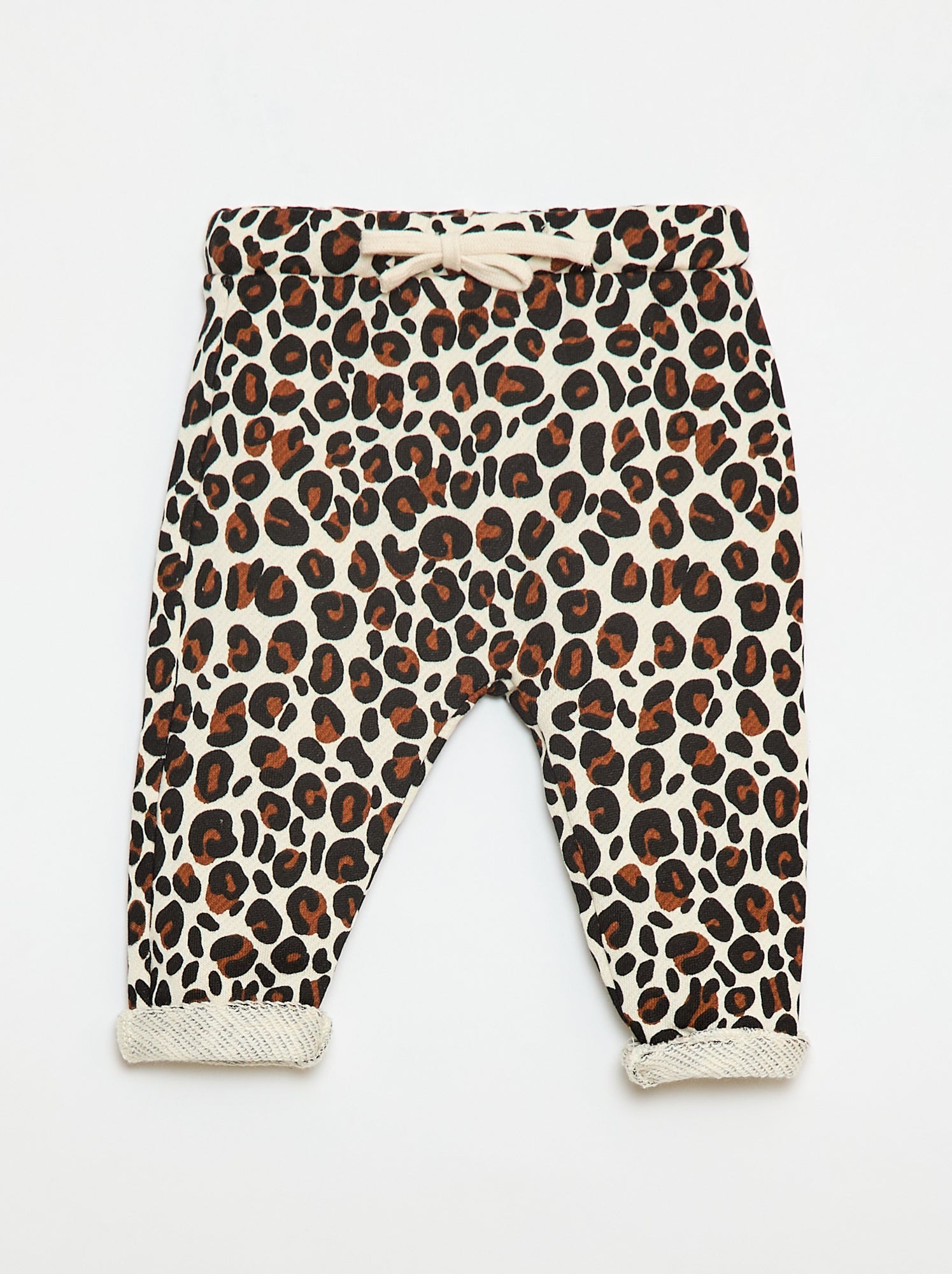 Pantalón estampado leopardo 'Agathe Sorlet x Kiabi' - San Valentín