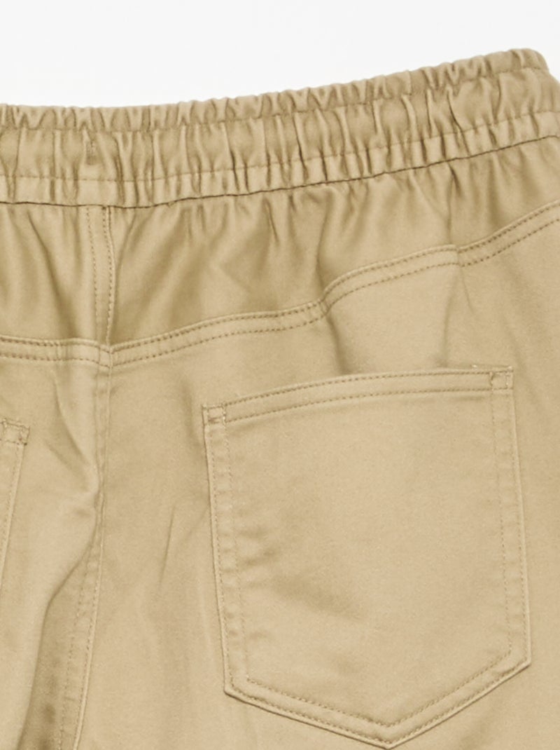 Pantalón estilo 'jogger' multibolsillos Beige - Kiabi