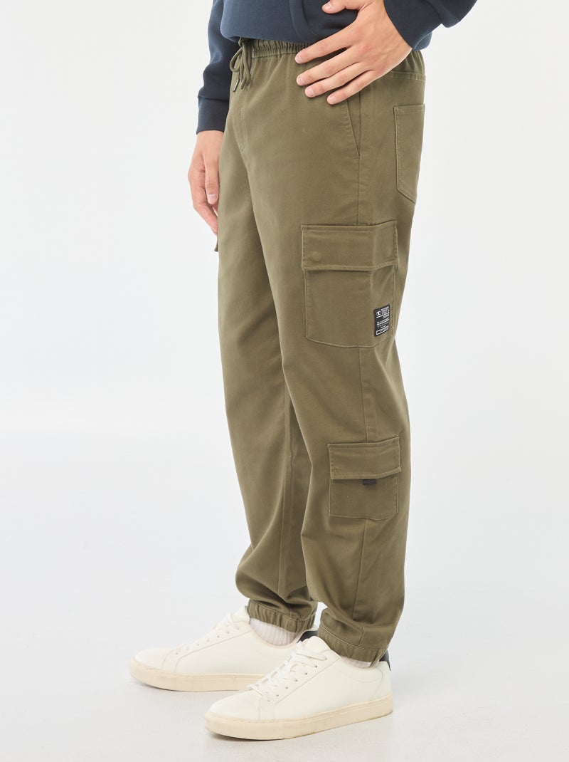Pantalón estilo 'jogger' multibolsillos Kaki - Kiabi