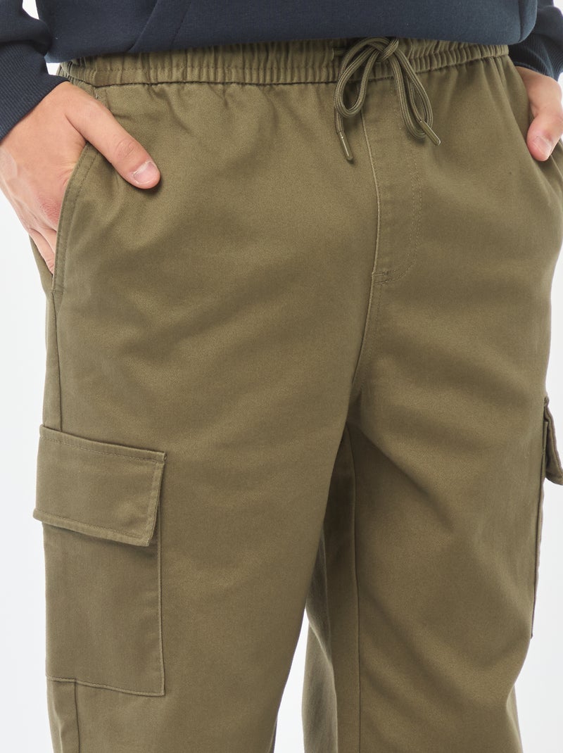 Pantalón estilo 'jogger' multibolsillos Kaki - Kiabi