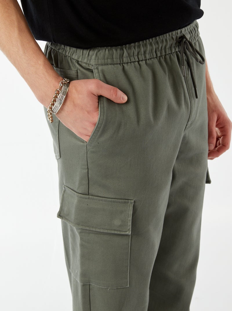 Pantalón estilo 'jogger' multibolsillos Verde - Kiabi