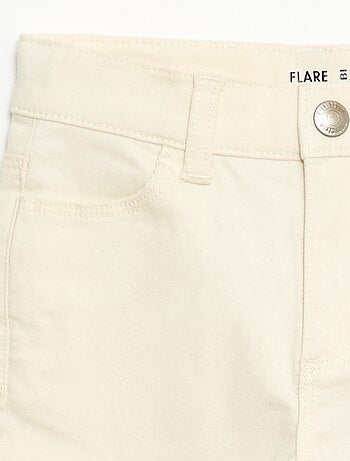 Pantalón flare - Corte + ajustado