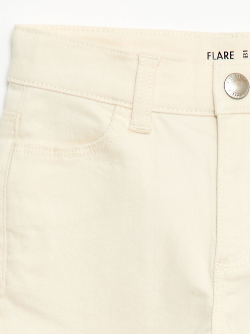 Pantalón flare - Corte + ajustado Blanco - Kiabi