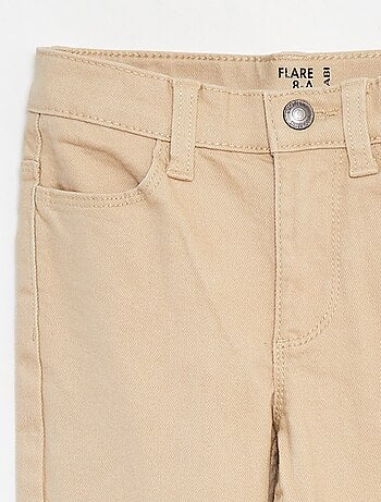 Pantalón flare - Corte más ajustado