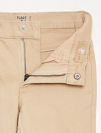Pantalón flare - Corte más ajustado