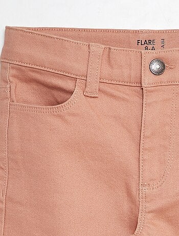Pantalón flare - Corte más ajustado