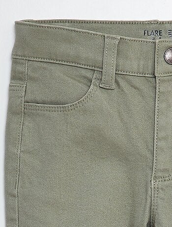 Pantalón flare - Corte más ajustado
