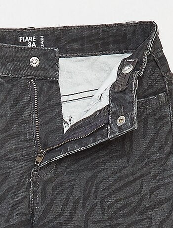 Pantalón flare de sarga con cintura ajustable