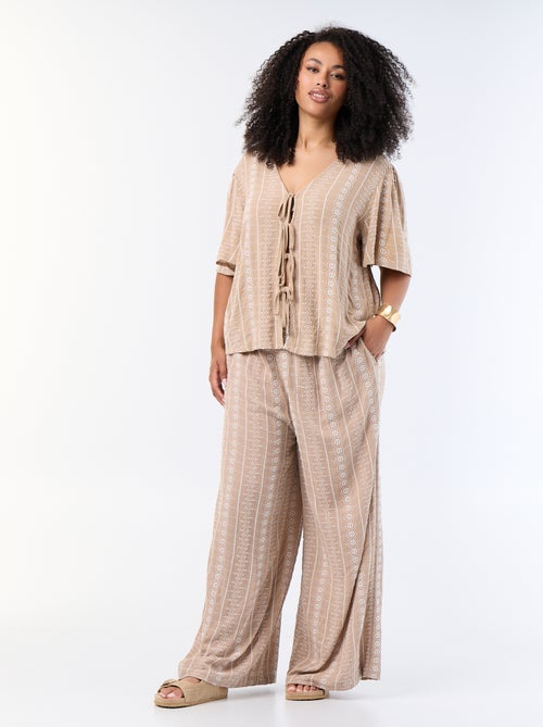 Pantalón fluido con bordados - Kiabi