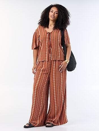Pantalón fluido con bordados