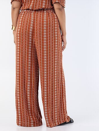 Pantalón fluido con bordados