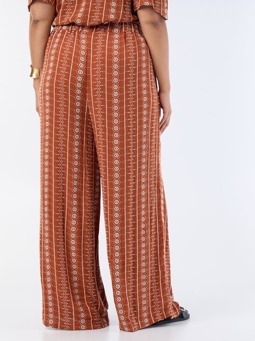 Pantalón fluido con bordados - Kiabi Pantalón fluido con bordados - Kiabi