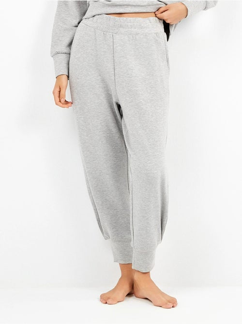 Pantalón jogger con bolsillos en tejido double soft touch - Kiabi Pantalón jogger con bolsillos en tejido double soft touch - Kiabi