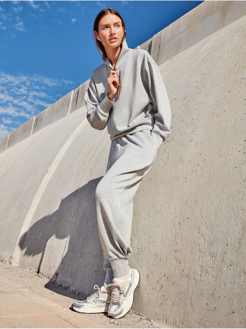 Pantalón jogger con bolsillos en tejido double soft touch - Kiabi Pantalón jogger con bolsillos en tejido double soft touch - Kiabi