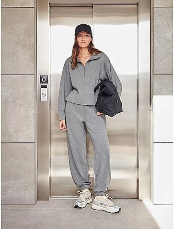 Pantalón jogger con bolsillos y cintura ajustable, en tejido de felpa