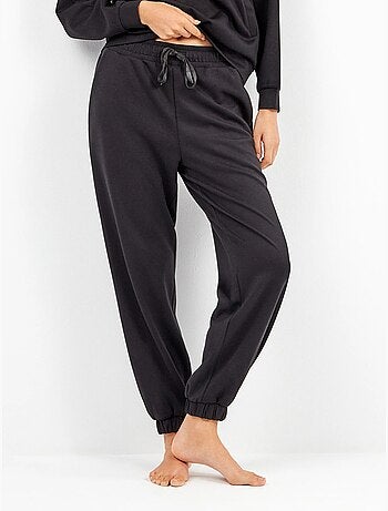 Pantalón jogger con cintura ajustable en tejido soft touch