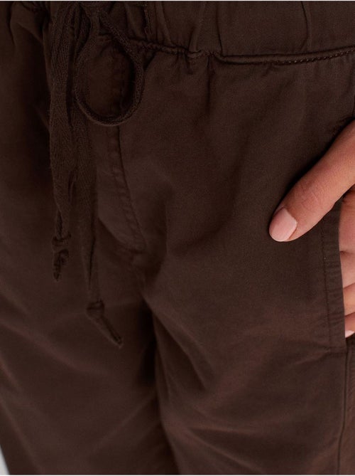 Pantalón jogger de popelina de algodón de pernera recta dilvin - Kiabi Pantalón jogger de popelina de algodón de pernera recta dilvin - Kiabi