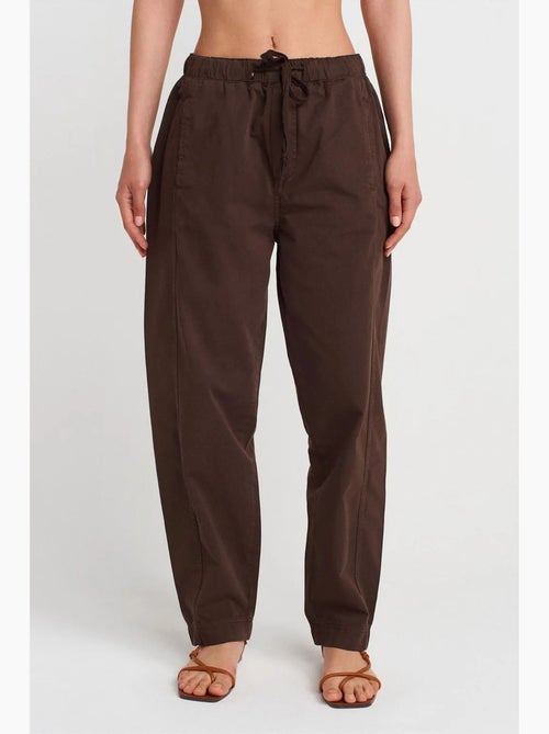 Pantalón jogger de popelina de algodón de pernera recta dilvin - Kiabi Pantalón jogger de popelina de algodón de pernera recta dilvin - Kiabi