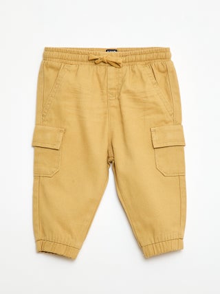 Pantalón jogger de sarga con bolsillos con solapa